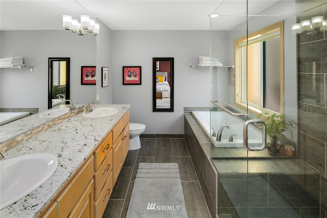 3758 West Commodore Way Seattle, WA 98199 - Photo 24 of 40 Gallery Image 24