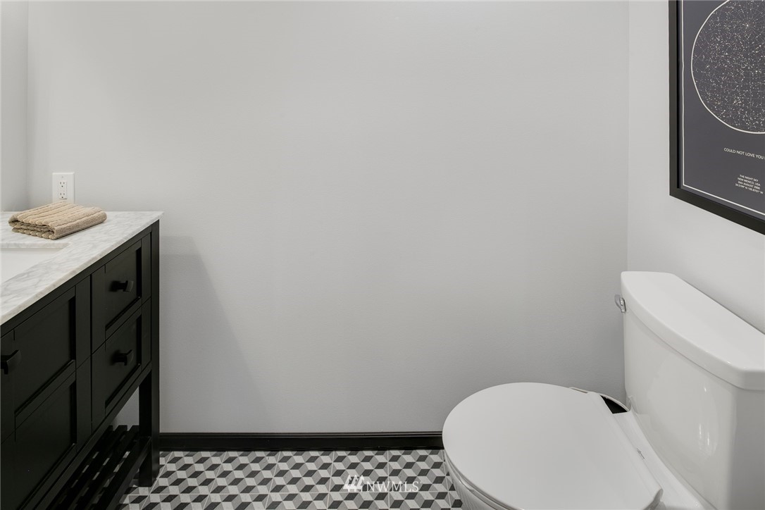 3758 West Commodore Way Seattle, WA 98199 - Photo 27 of 40 Gallery Image 27
