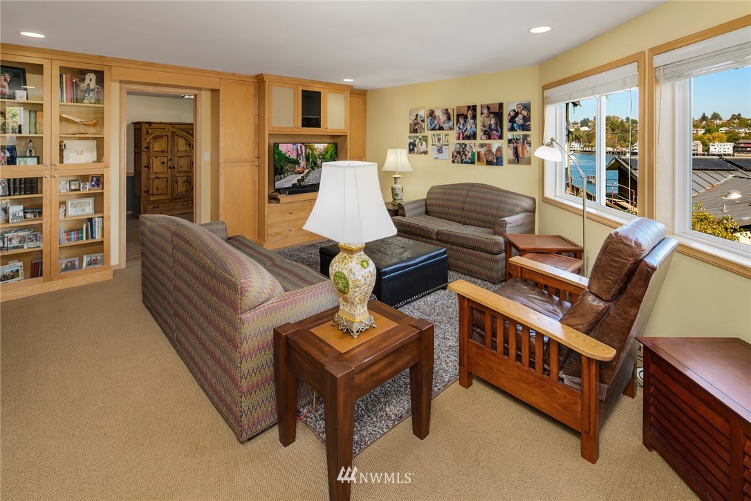 3758 West Commodore Way Seattle, WA 98199 - Photo 28 of 40 Gallery Image 28