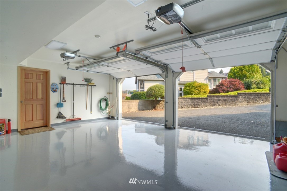 3758 West Commodore Way Seattle, WA 98199 - Photo 35 of 40 Gallery Image 35