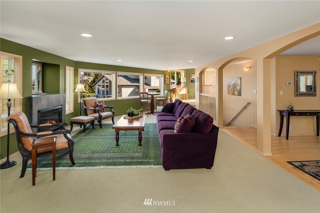 3758 West Commodore Way Seattle, WA 98199 - Photo 8 of 40 Gallery Image 8
