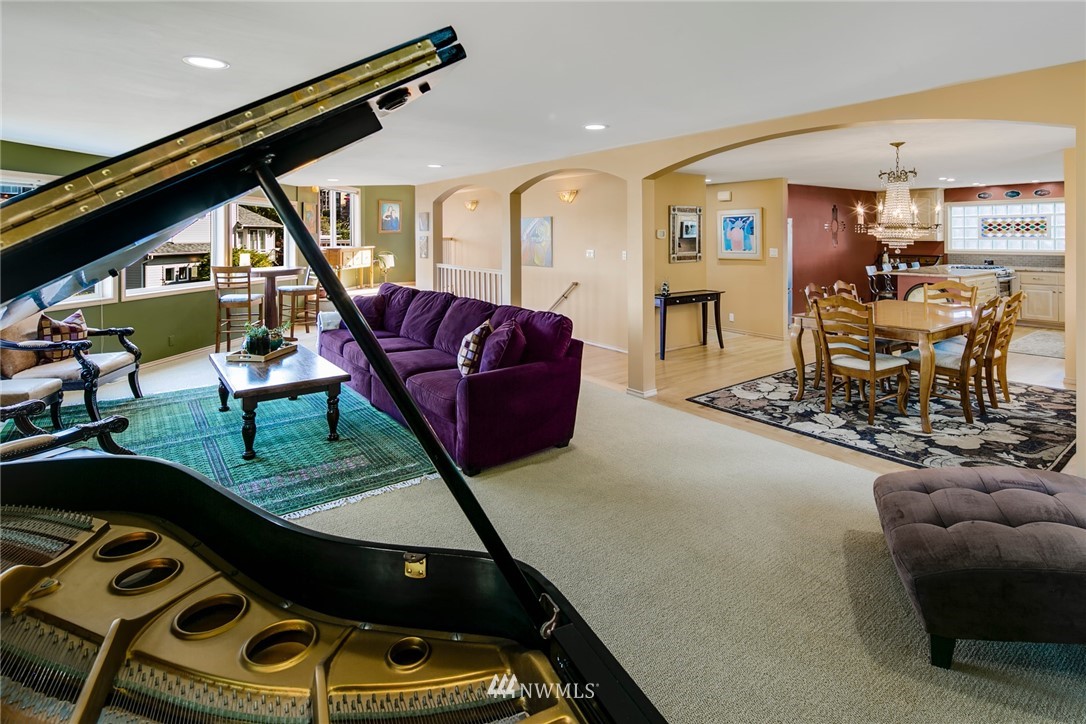 3758 West Commodore Way Seattle, WA 98199 - Photo 9 of 40 Gallery Image 9