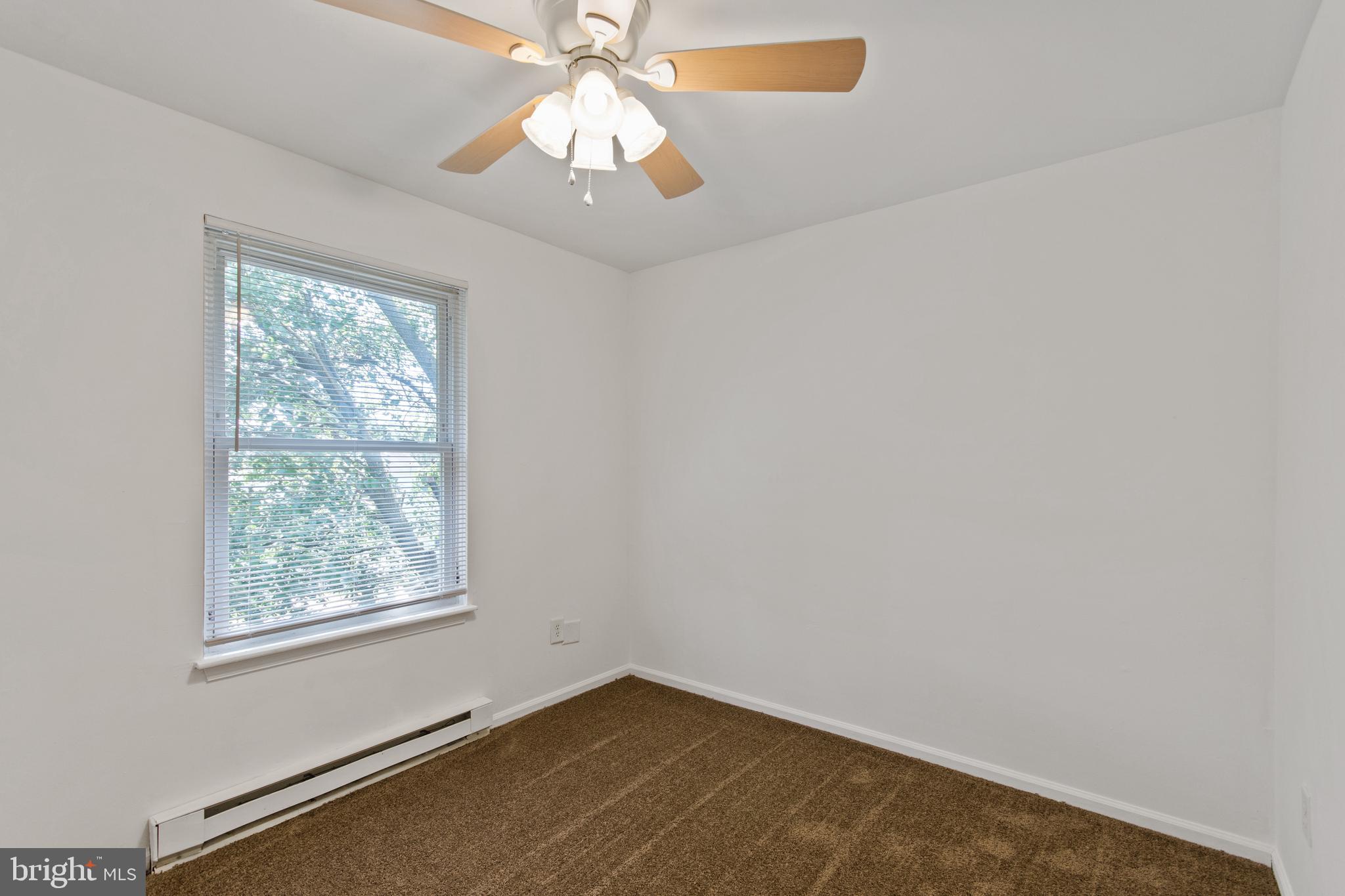 122 Hampshire Road Sicklerville, NJ 08081 - Photo 14 of 18 Gallery Image 14