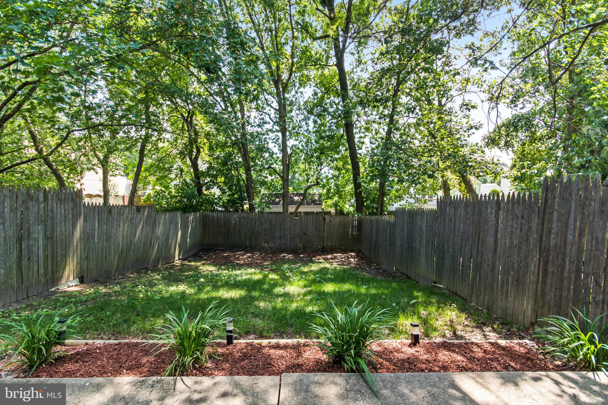 122 Hampshire Road Sicklerville, NJ 08081 - Photo 3 of 18 Gallery Image 3
