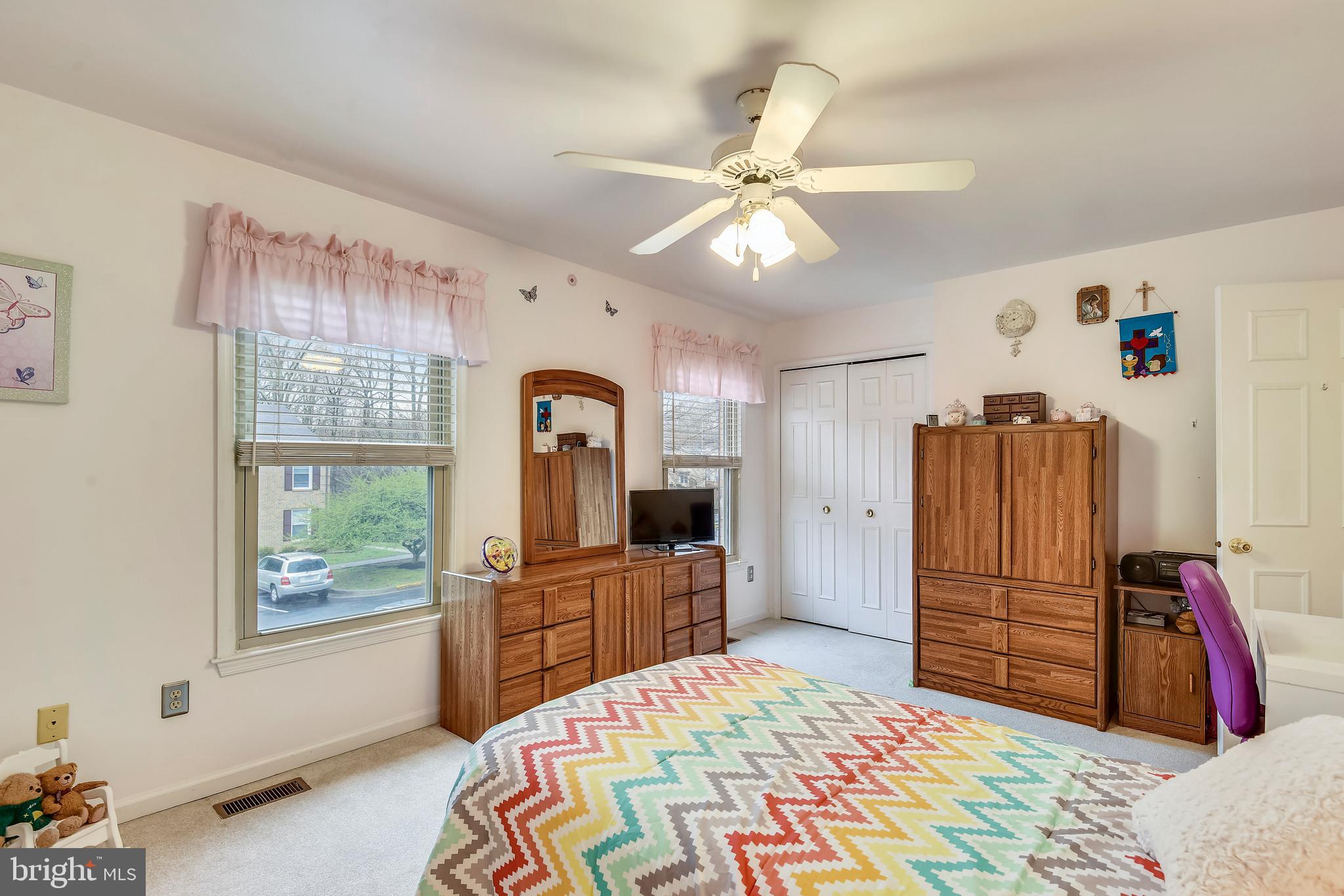 6282 Rathlin Drive Springfield, VA 22152 - Photo 20 of 37 2nd Bedroom - pink curtains do not convey