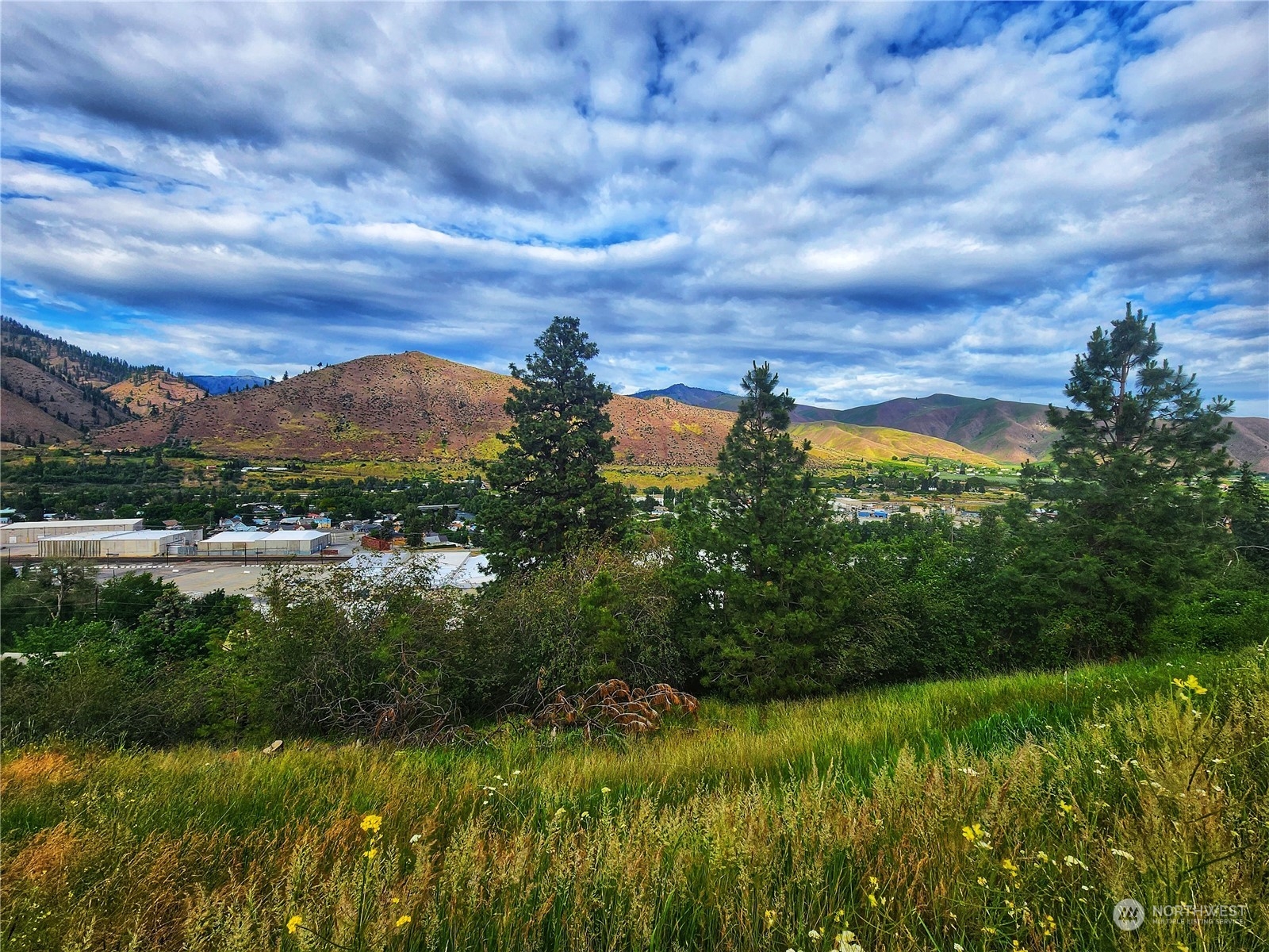309 Kennedy Road Cashmere, WA 98815 - Photo 3 of 7 a view of lake and mountain