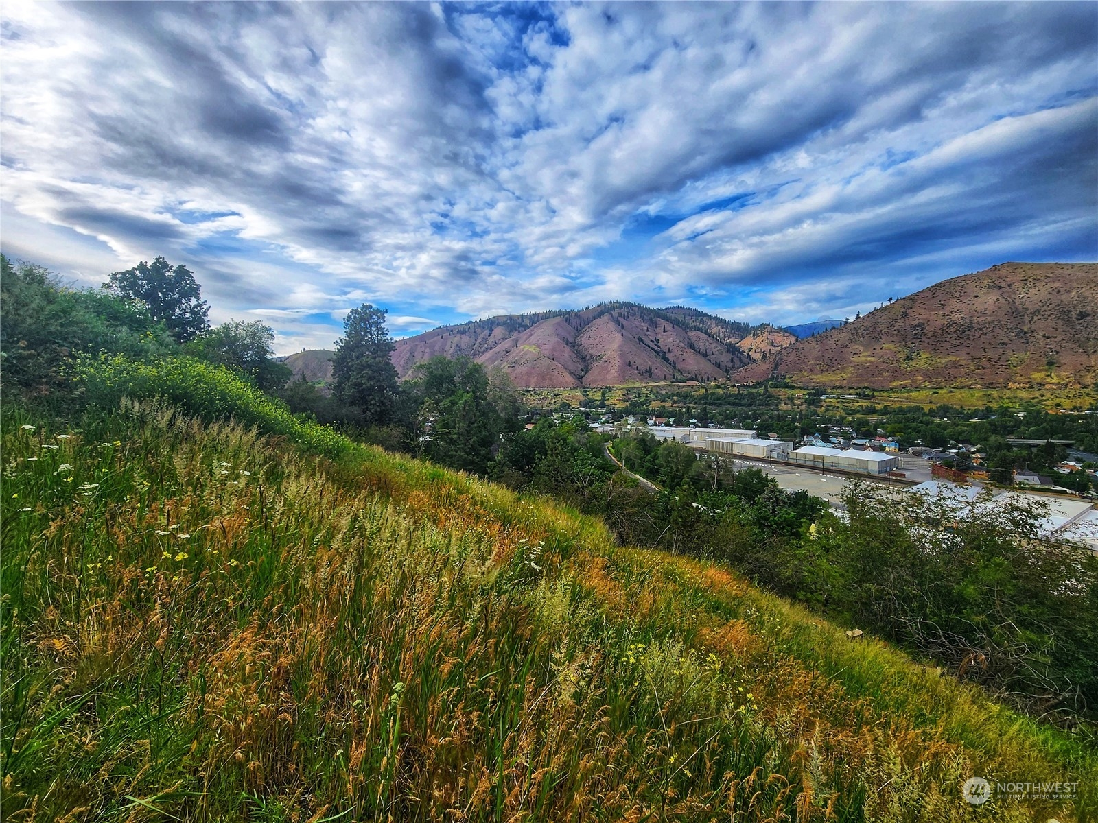309 Kennedy Road Cashmere, WA 98815 - Photo 4 of 7 a view of lake with mountain