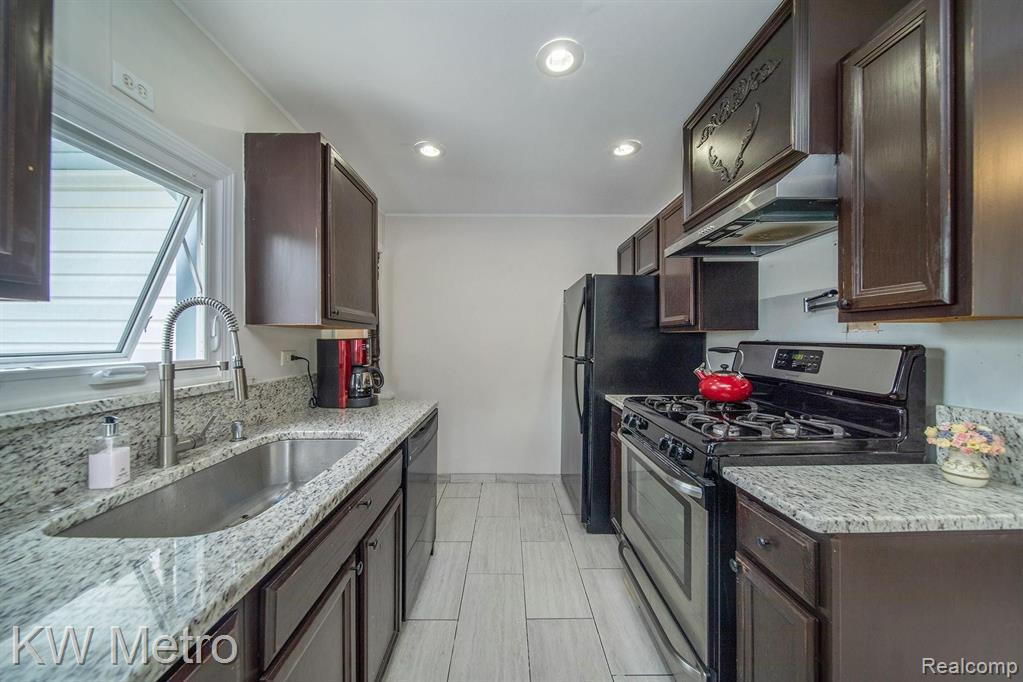2864 Grant Road Rochester Hills, MI 48309 - Photo 2 of 39