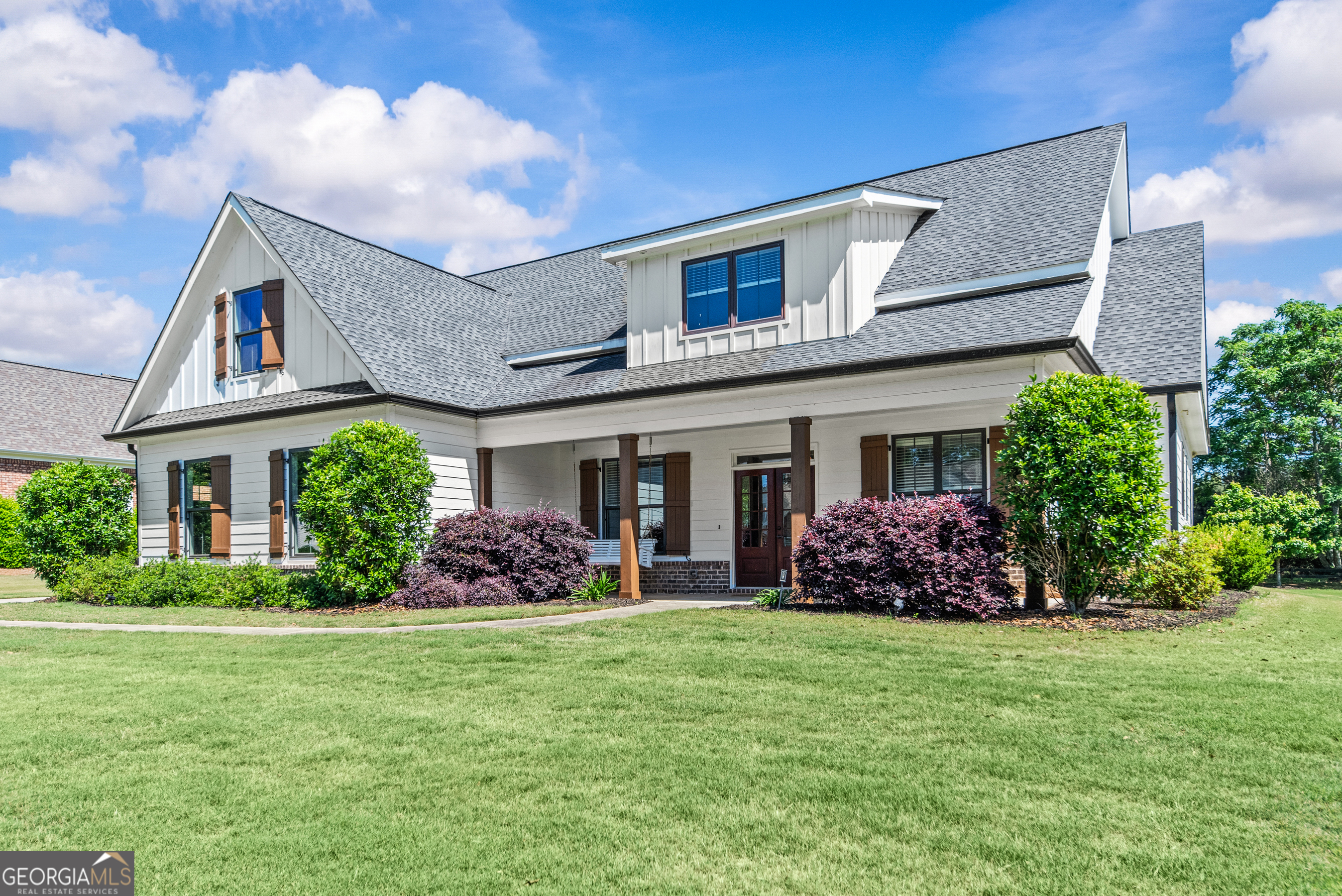 1100 West Magnolia Loop Madison, GA 30650 - Photo 1 of 40 a front view of house with yard and green space