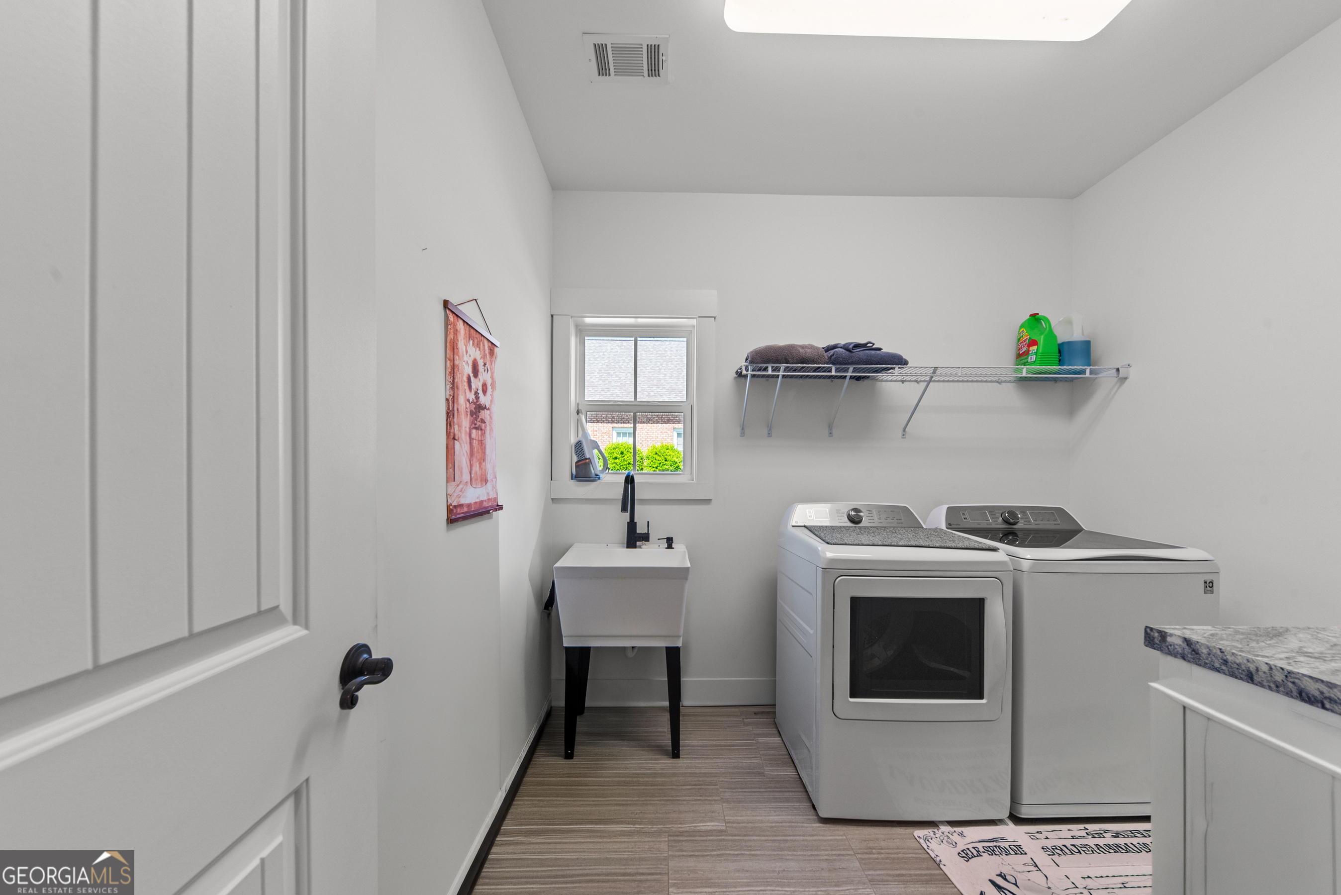 1100 West Magnolia Loop Madison, GA 30650 - Photo 31 of 40 a utility room with dryer and washer