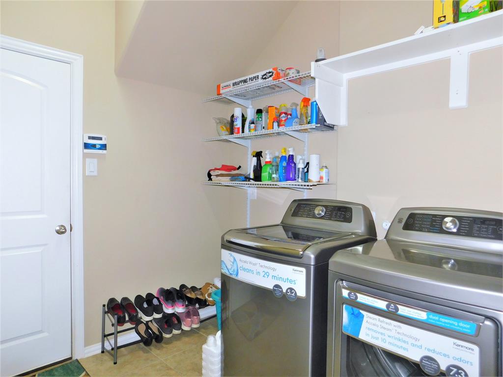 7712 Sweetgate Lane Denton, TX 76208 - Photo 24 of 40 a utility room with dryer and washer