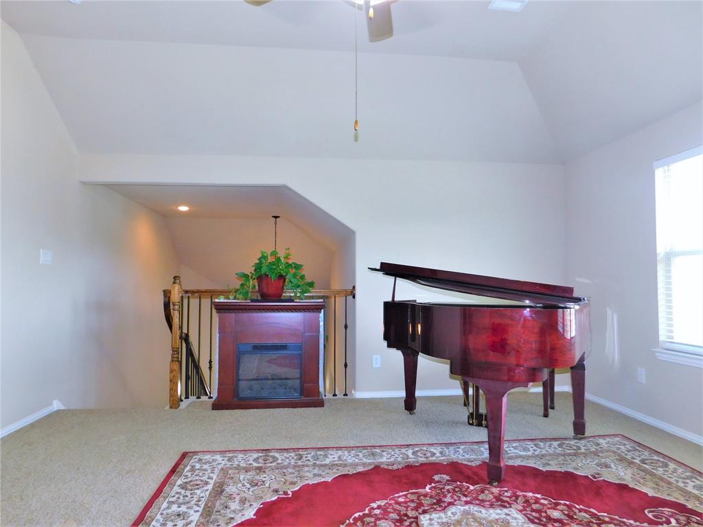 7712 Sweetgate Lane Denton, TX 76208 - Photo 29 of 40 a spacious bedroom with a bed and a yard