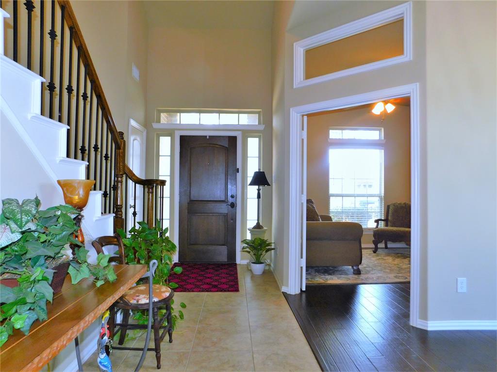 7712 Sweetgate Lane Denton, TX 76208 - Photo 3 of 40 a lobby with furniture and potted plant