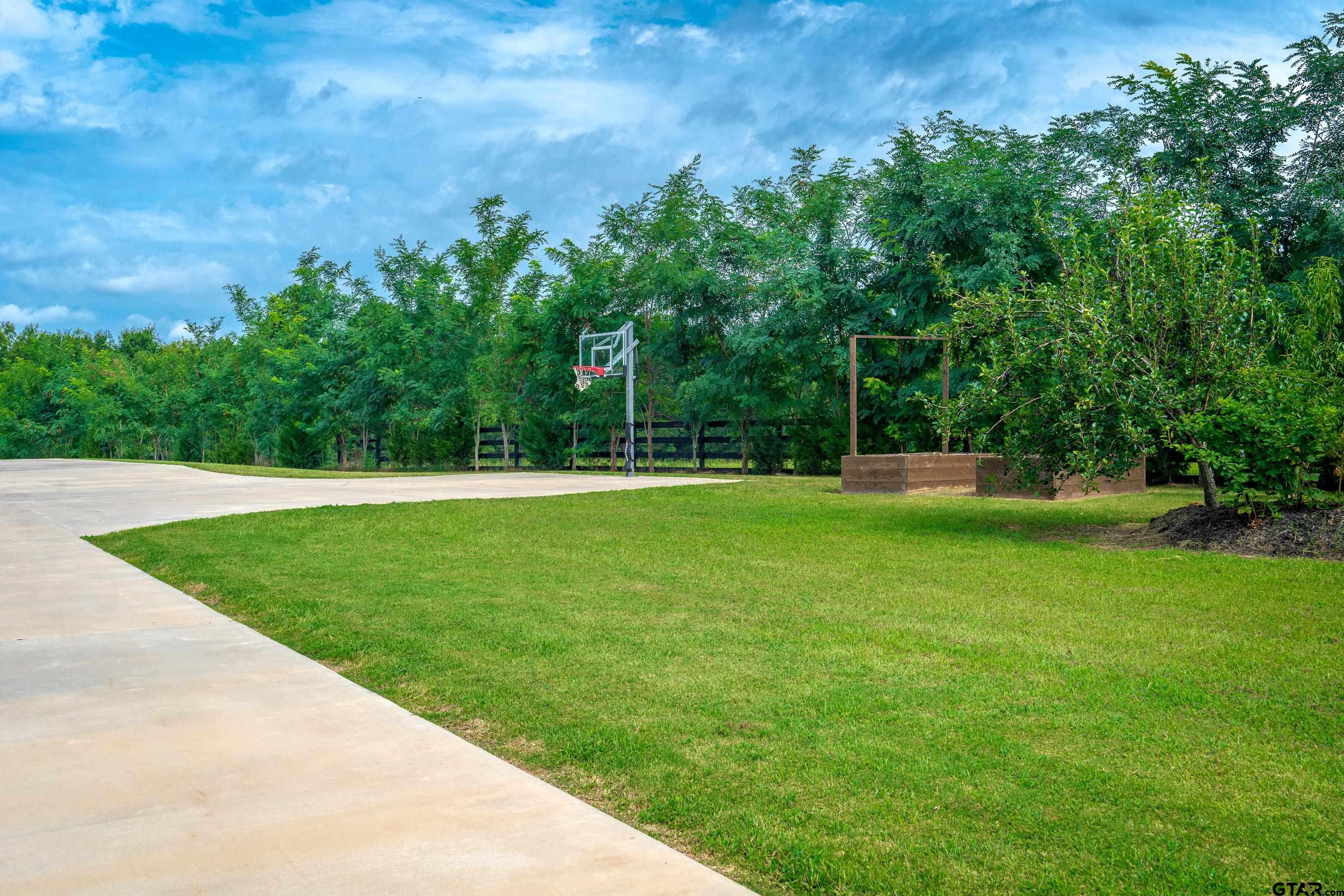 580 Jones Road Longview, TX 75603 - Photo 2 of 48