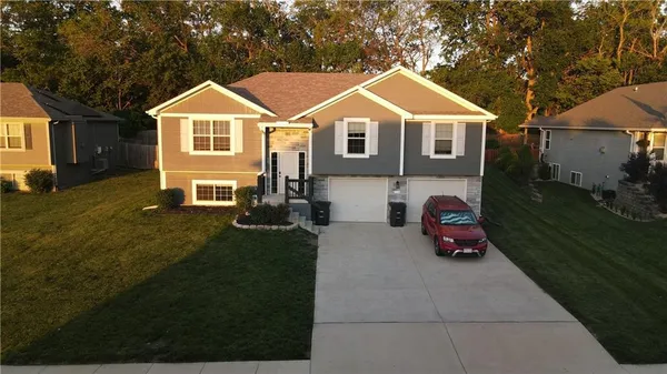 $365,000 | 709 Hollis Avenue, Belton, MO 64012