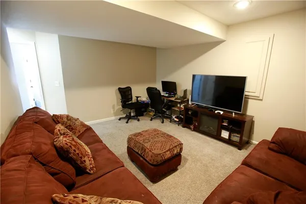 $384,000 | 709 Hollis Avenue, Belton, MO 64012