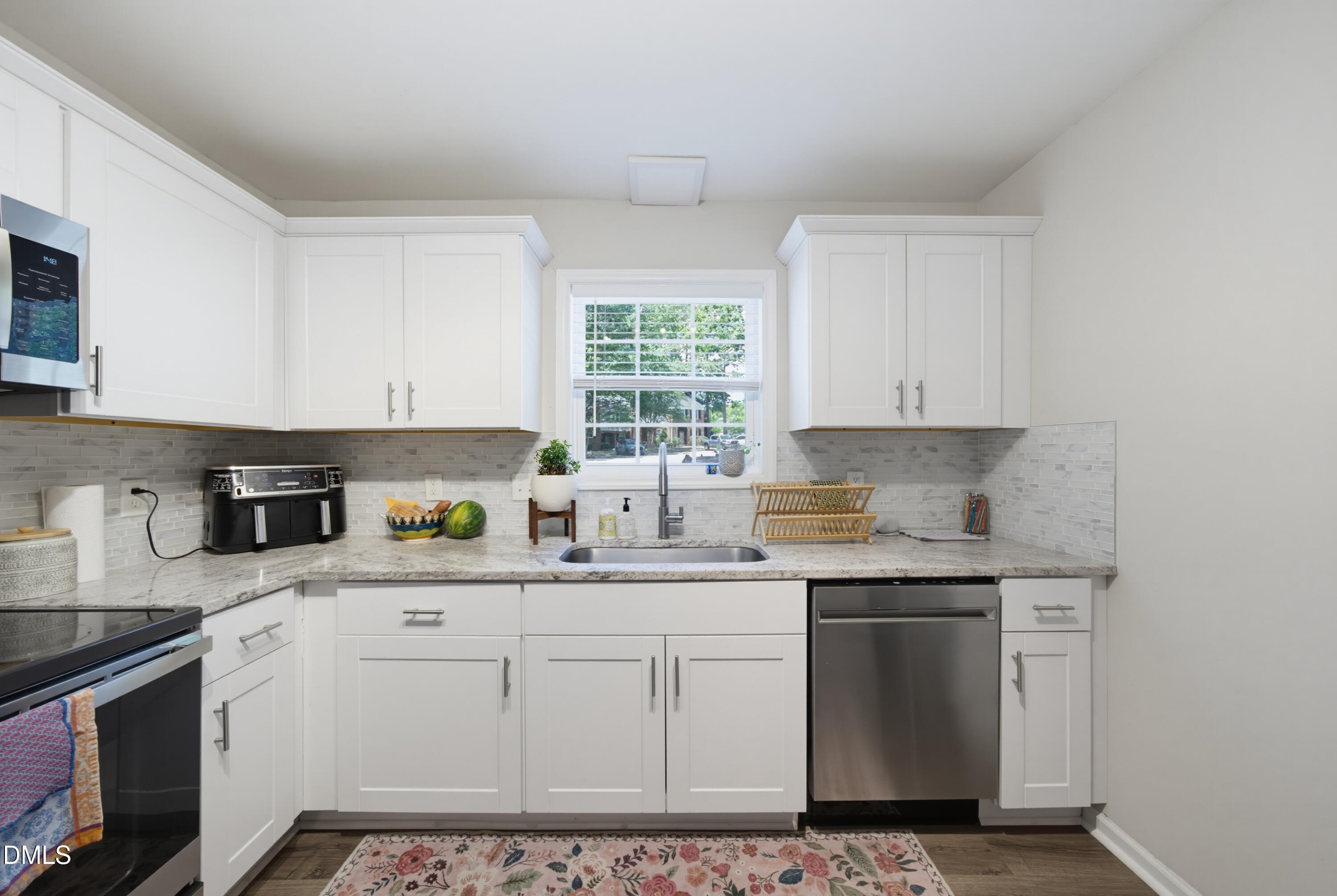6413 New Market Way Raleigh, NC 27615 - Photo 6 of 30 DSC03804