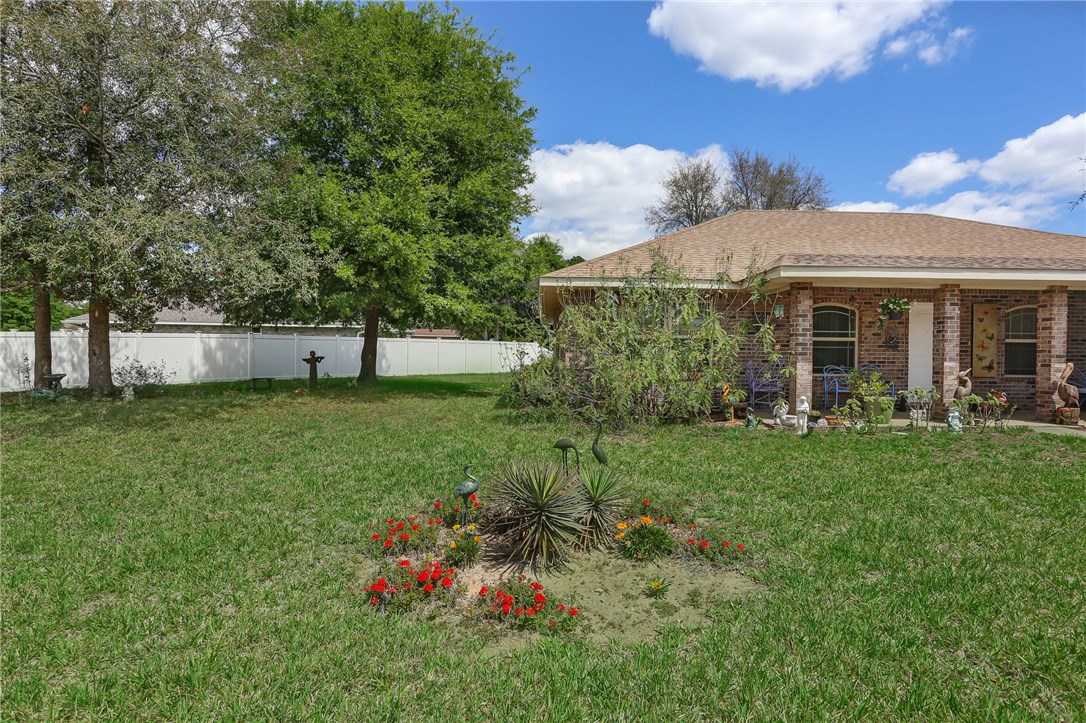 88156 Maybourne Road Yulee, FL 32097 - Photo 2 of 35 a backyard of a house with table and chairs