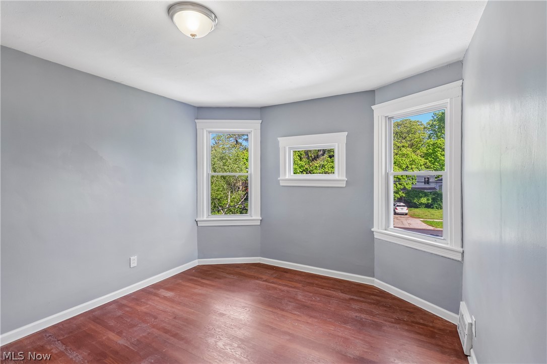 4012 Bluestone Road Cleveland, OH 44121 - Photo 4 of 25