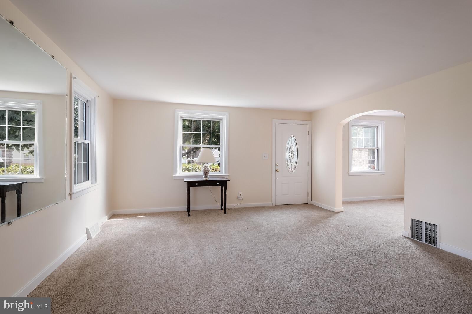 1031 Edgerton Road Secane, PA 19018 - Photo 4 of 28