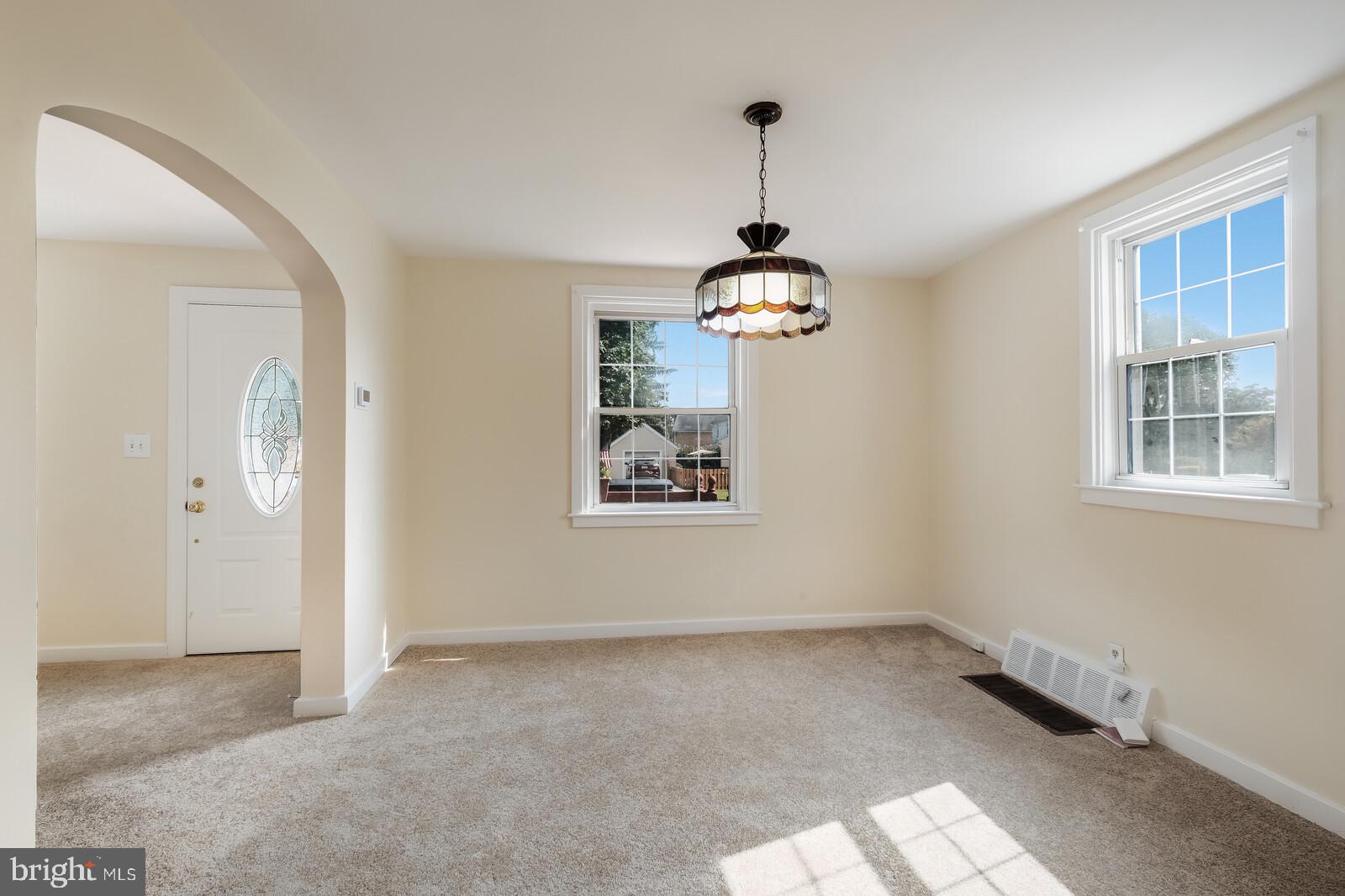 1031 Edgerton Road Secane, PA 19018 - Photo 8 of 28