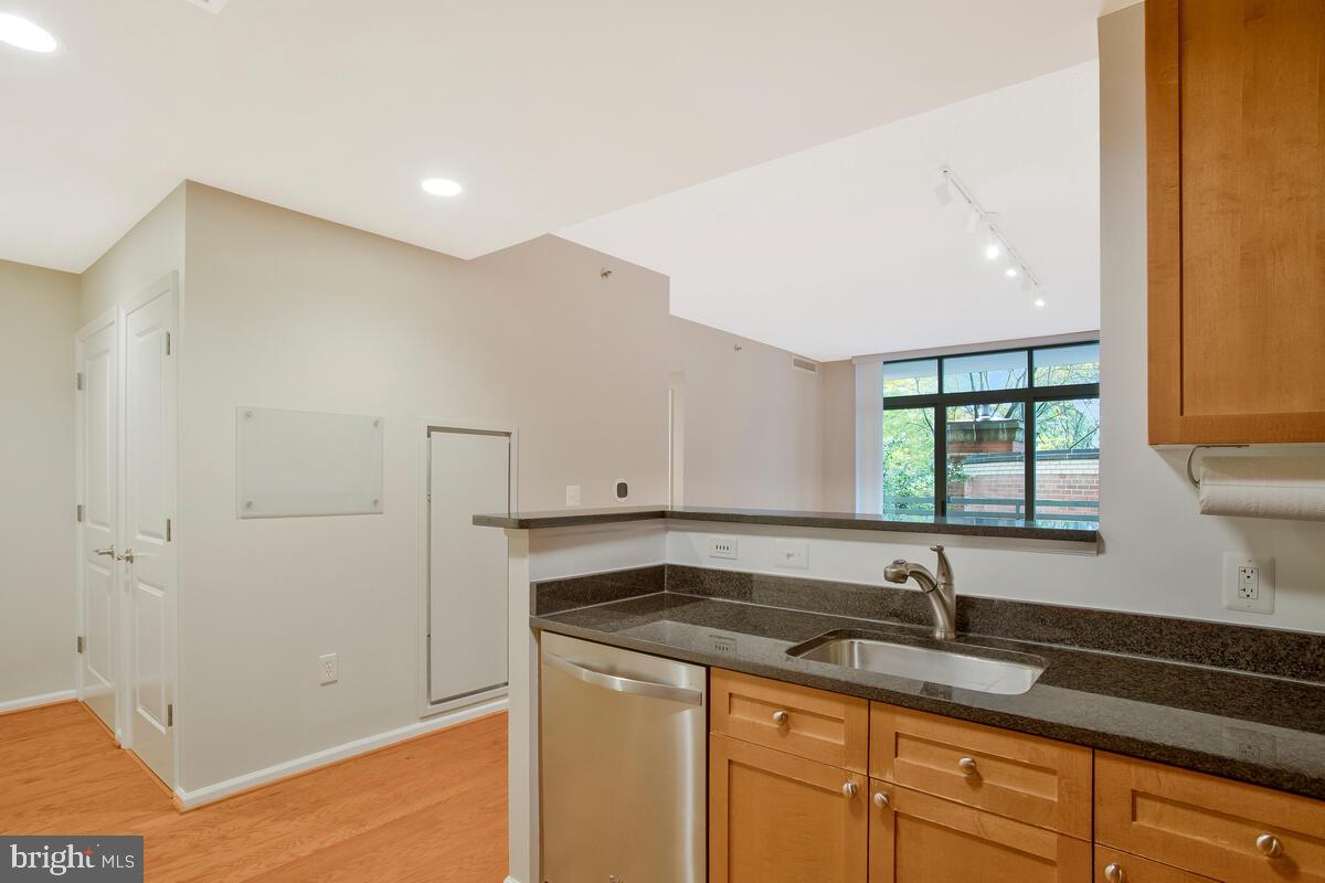 11700 Old Georgetown Road, Unit 209 North Bethesda, MD 20852 - Photo 11 of 36 Kitchen