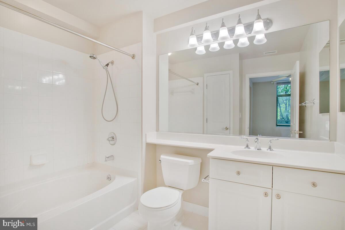 11700 Old Georgetown Road, Unit 209 North Bethesda, MD 20852 - Photo 23 of 36 Primary Bath