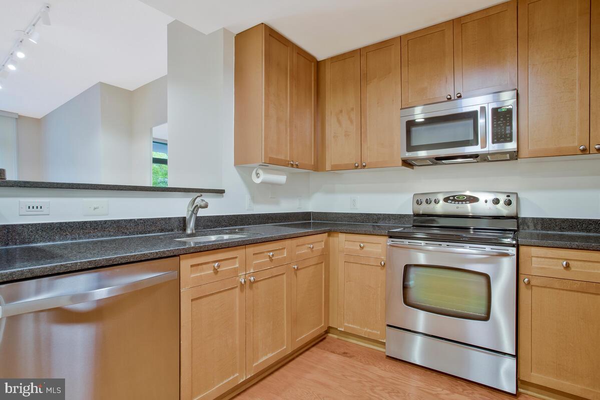 11700 Old Georgetown Road, Unit 209 North Bethesda, MD 20852 - Photo 9 of 36 Kitchen