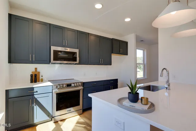 $528,300 | 400 Blackwell Drive, Unit 300, Chapel Hill, NC 27514