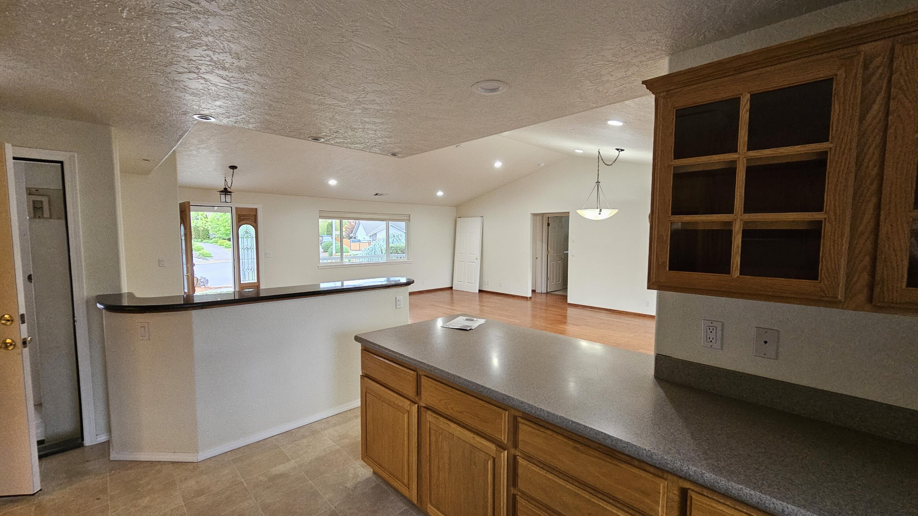 2717 Acres Road Grants Pass, OR 97527 - Photo 8 of 37 Gallery Image 8