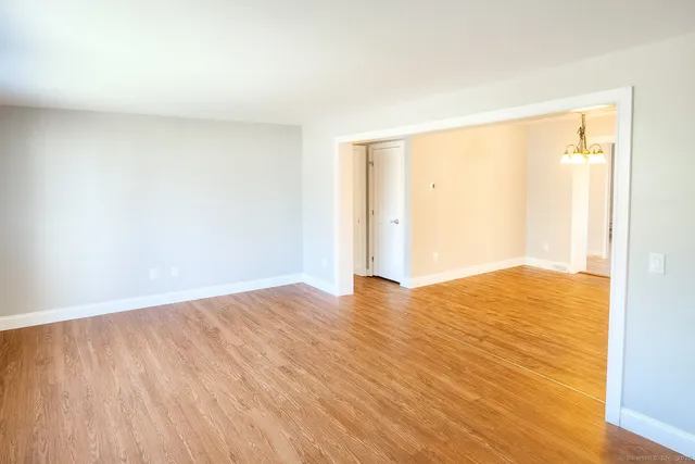 $240,000 | 16 Brookside Drive, Southington, CT 06489