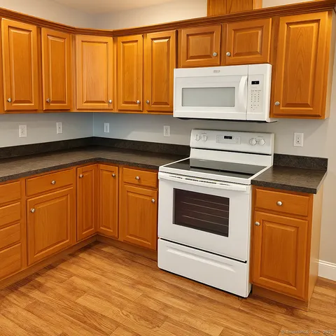 $240,000 | 16 Brookside Drive, Southington, CT 06489