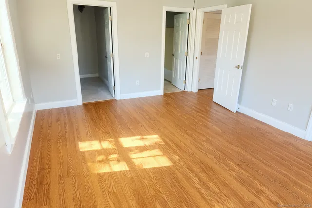 $240,000 | 16 Brookside Drive, Southington, CT 06489