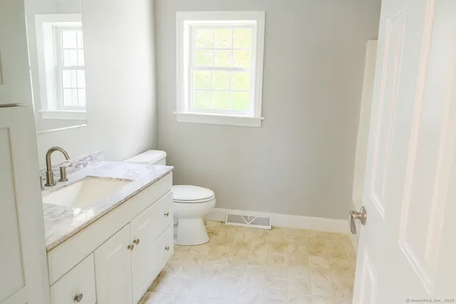 $240,000 | 16 Brookside Drive, Southington, CT 06489