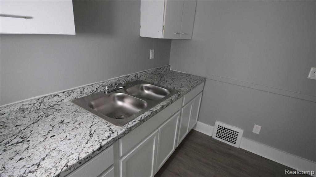 5529 Nottingham Road Detroit, MI 48224 - Photo 6 of 13