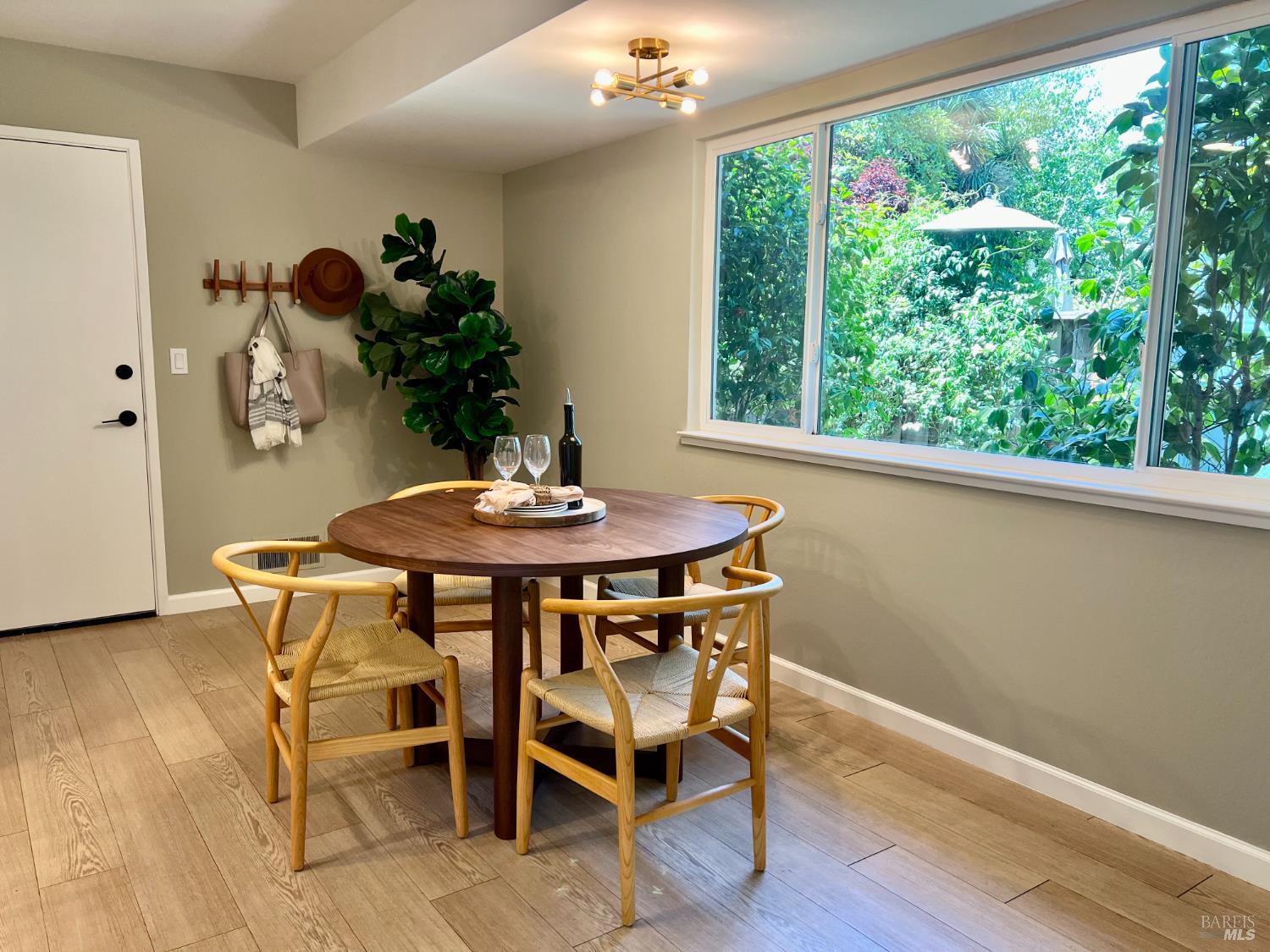 29 Porto Bello Drive San Rafael, CA 94901 - Photo 5 of 41 Lots of natural light compliments the large dining area off the kitchen.