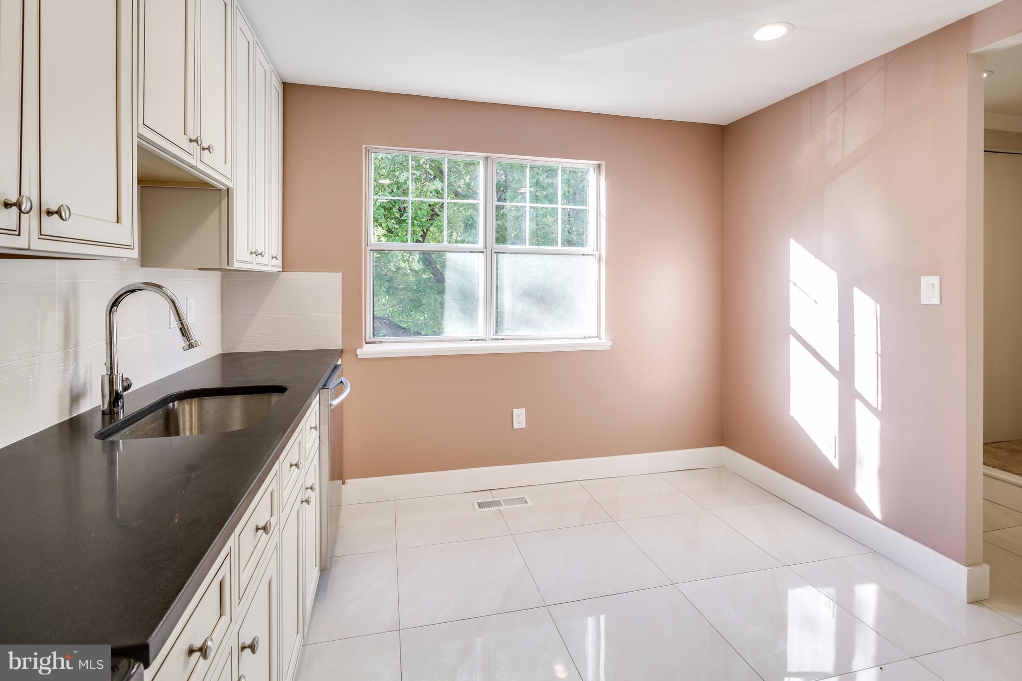 9313 Pan Ridge Road Baltimore, MD 21234 - Photo 11 of 30 Kitchen