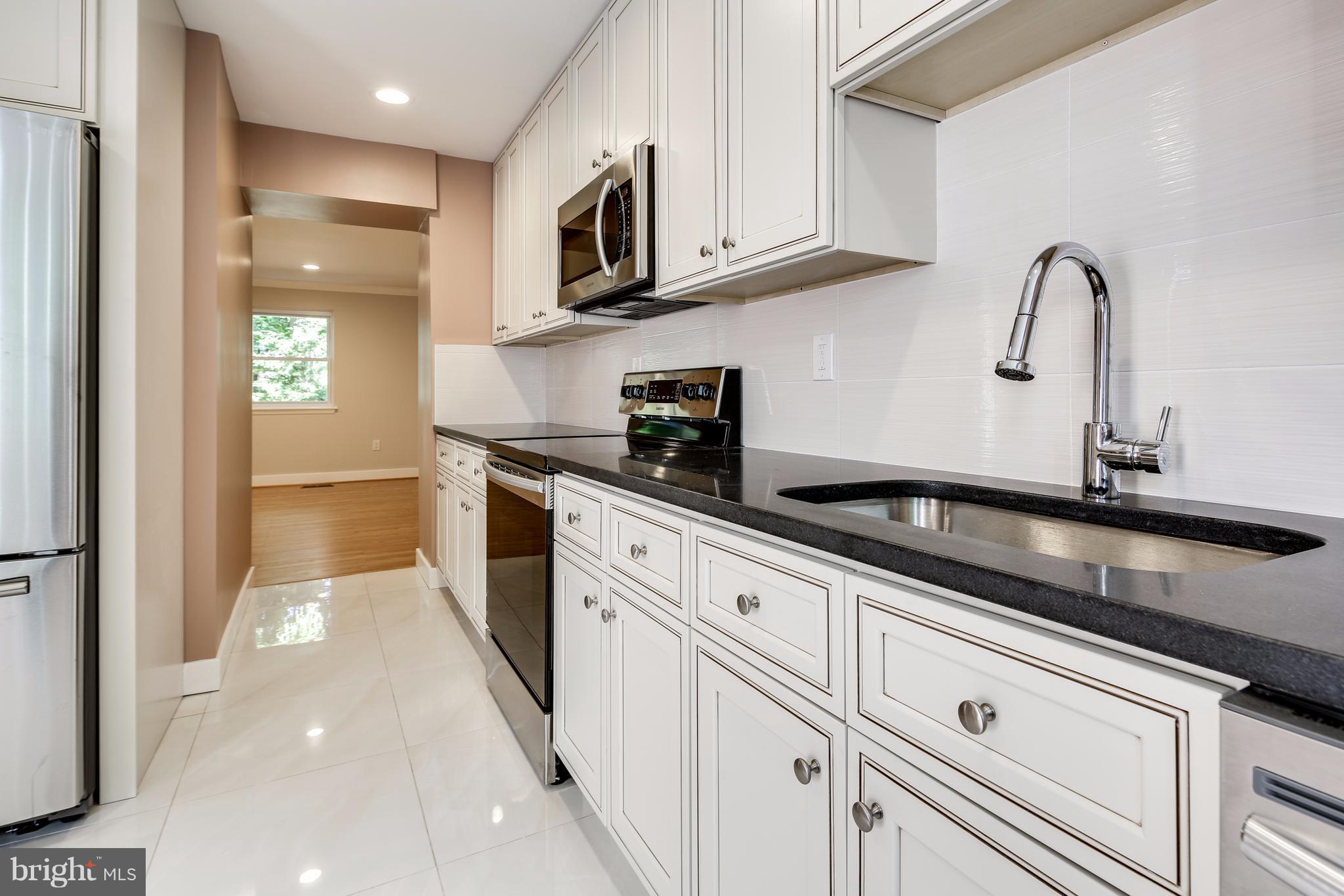 9313 Pan Ridge Road Baltimore, MD 21234 - Photo 12 of 30 Kitchen