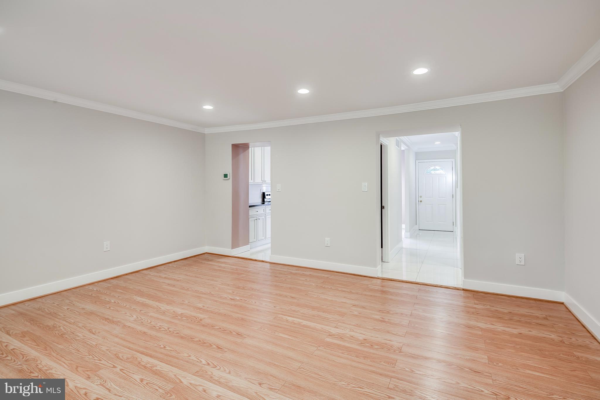 9313 Pan Ridge Road Baltimore, MD 21234 - Photo 14 of 30 Living Room