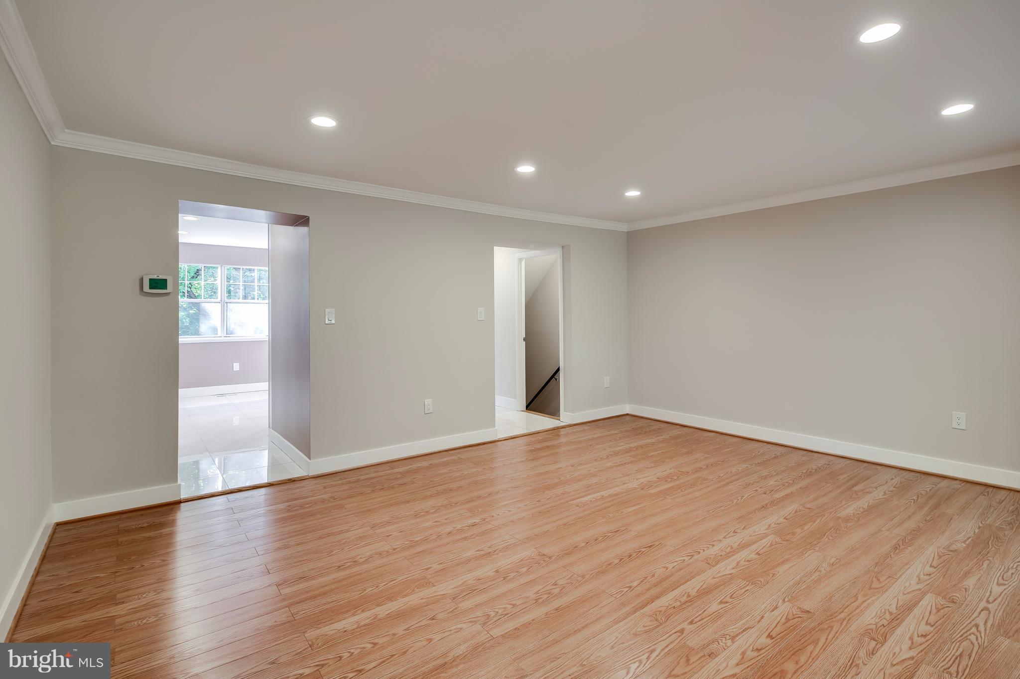 9313 Pan Ridge Road Baltimore, MD 21234 - Photo 15 of 30 Living Room