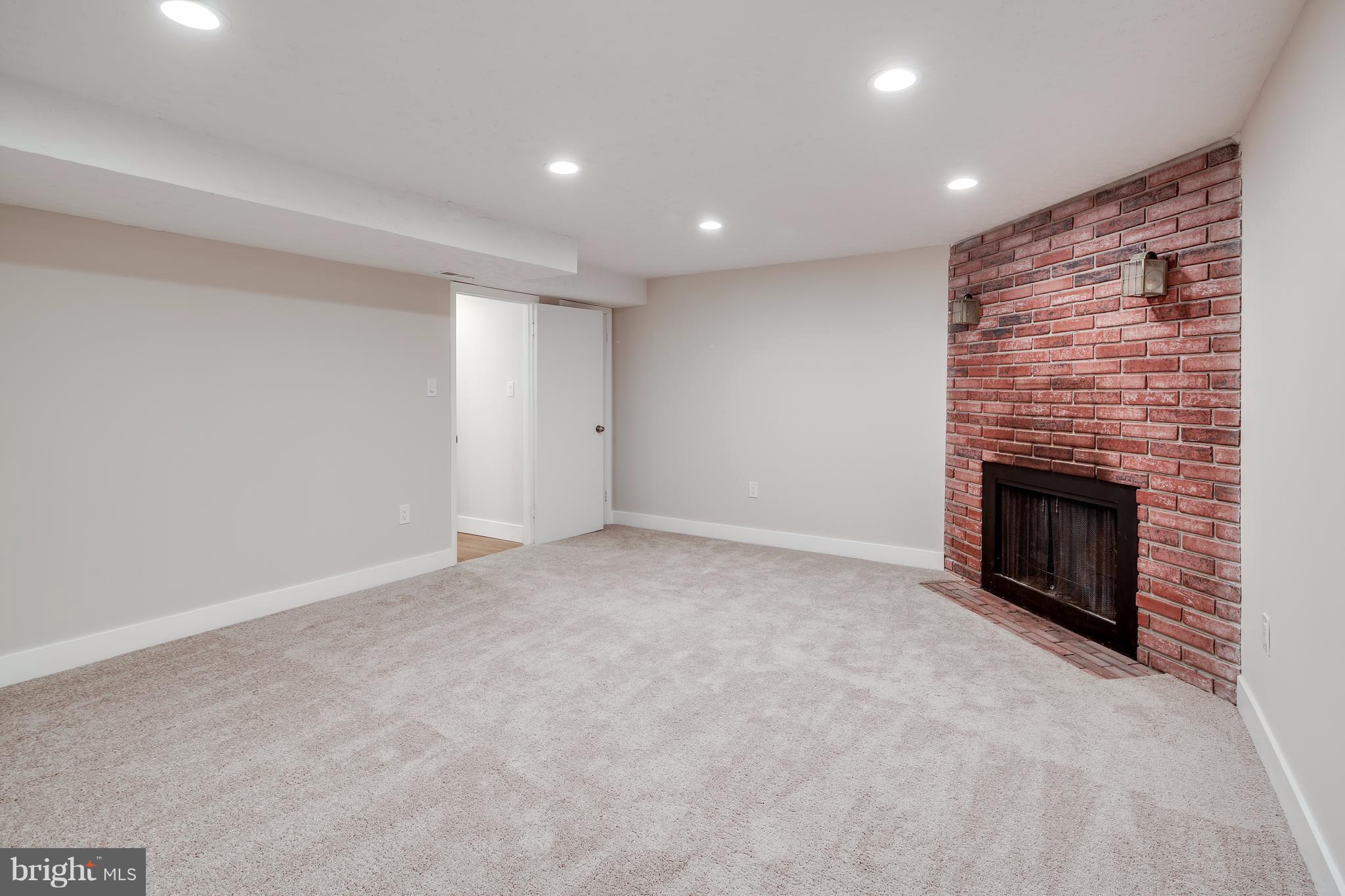 9313 Pan Ridge Road Baltimore, MD 21234 - Photo 25 of 30 LL Family Room