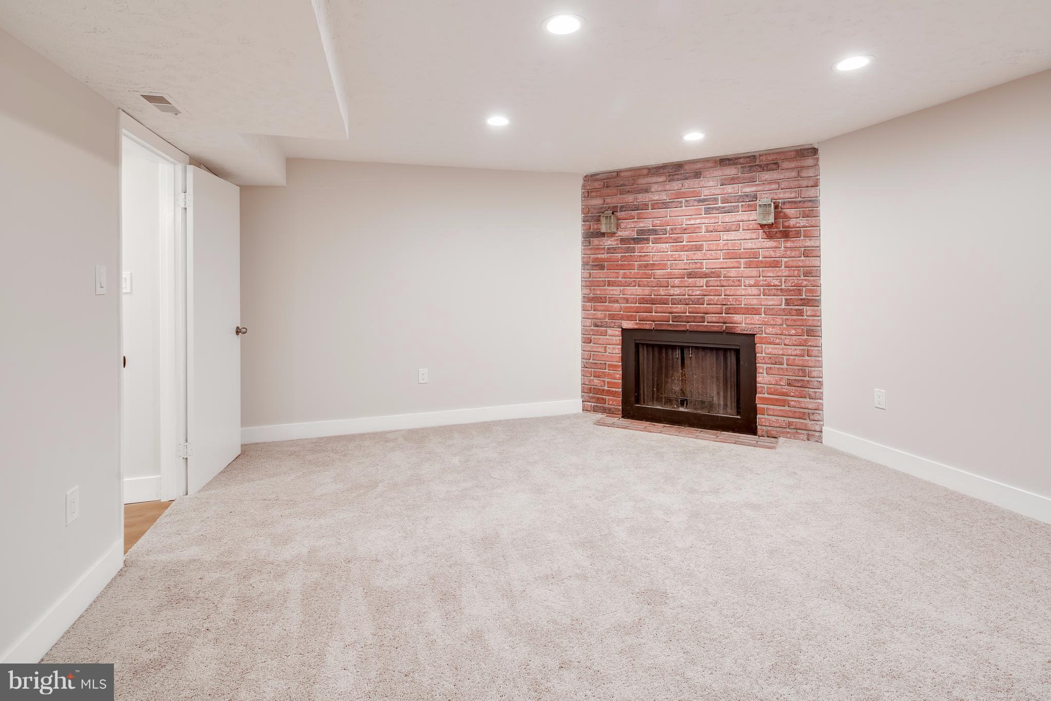 9313 Pan Ridge Road Baltimore, MD 21234 - Photo 26 of 30 LL Family Room