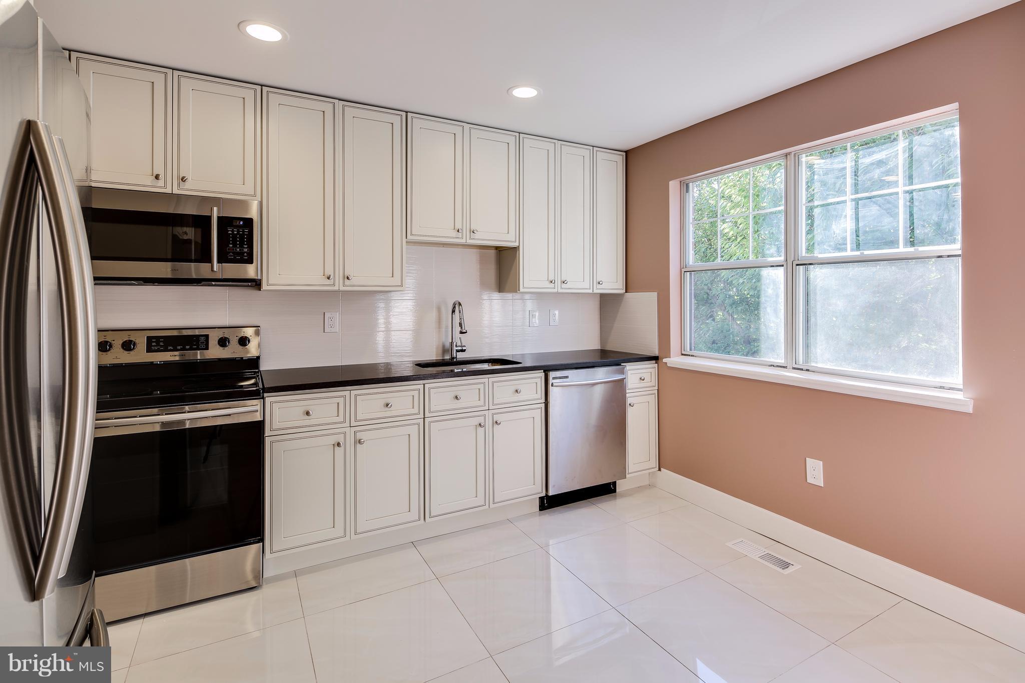 9313 Pan Ridge Road Baltimore, MD 21234 - Photo 9 of 30 Kitchen