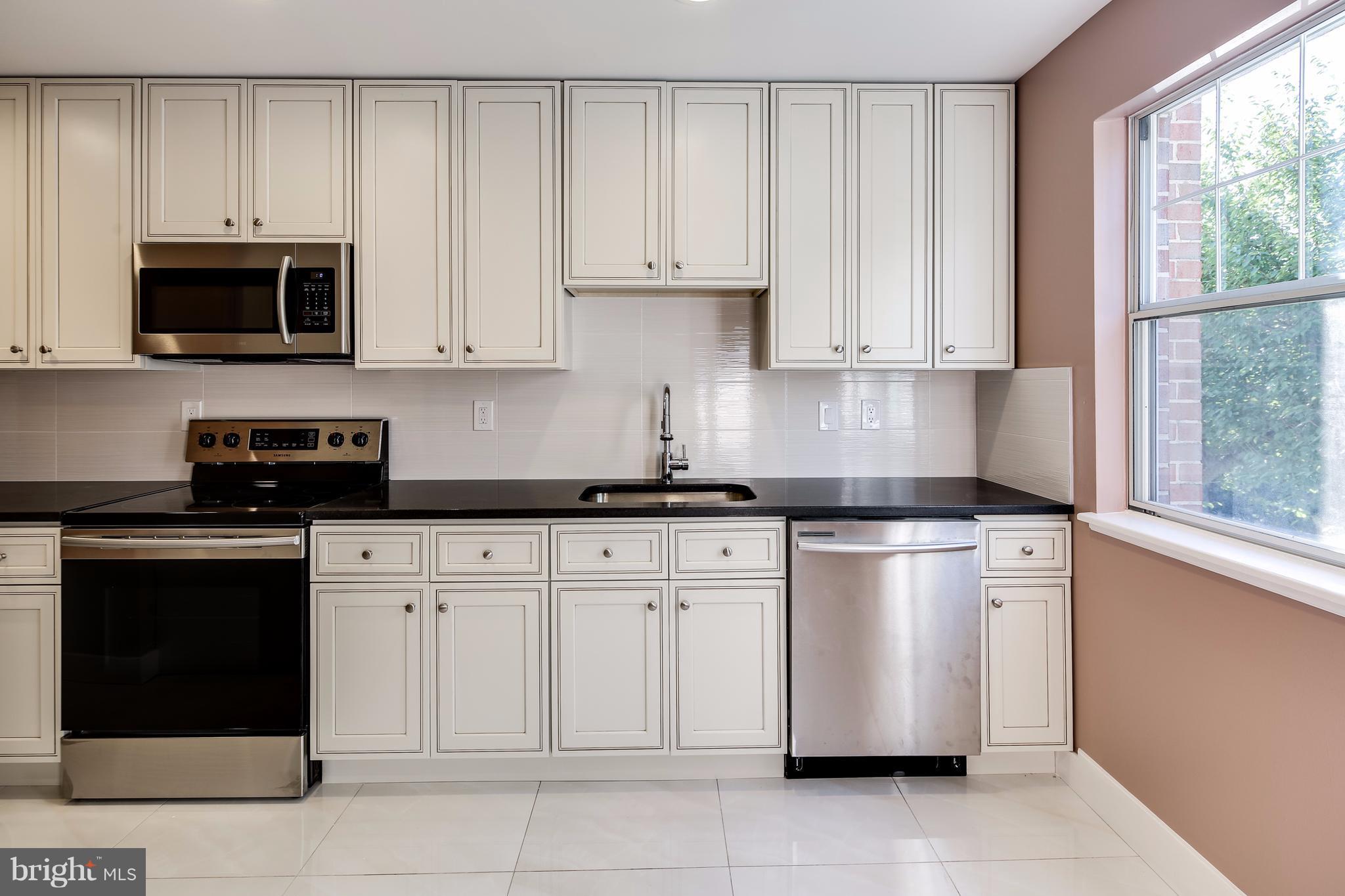 9313 Pan Ridge Road Baltimore, MD 21234 - Photo 10 of 30 Kitchen