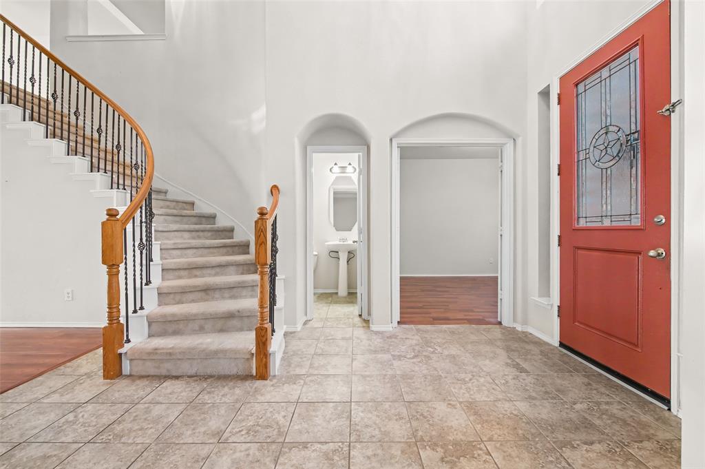 4902 Spring Lake Parkway Mansfield, TX 76063 - Photo 3 of 38 a view of a hallway view with staircase