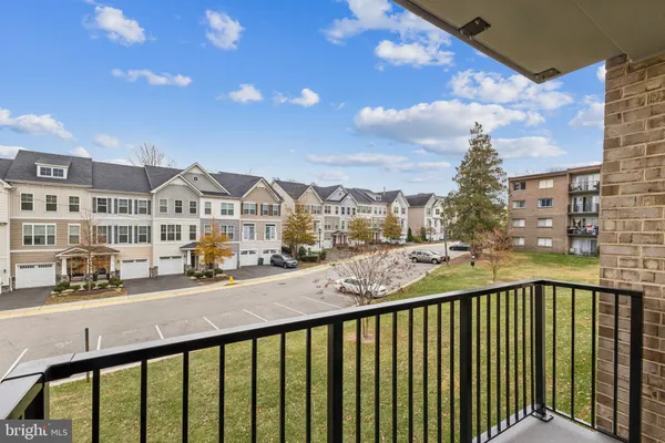 $200,000 | 12751 Dara Drive, Unit 102, Woodbridge, VA 22192