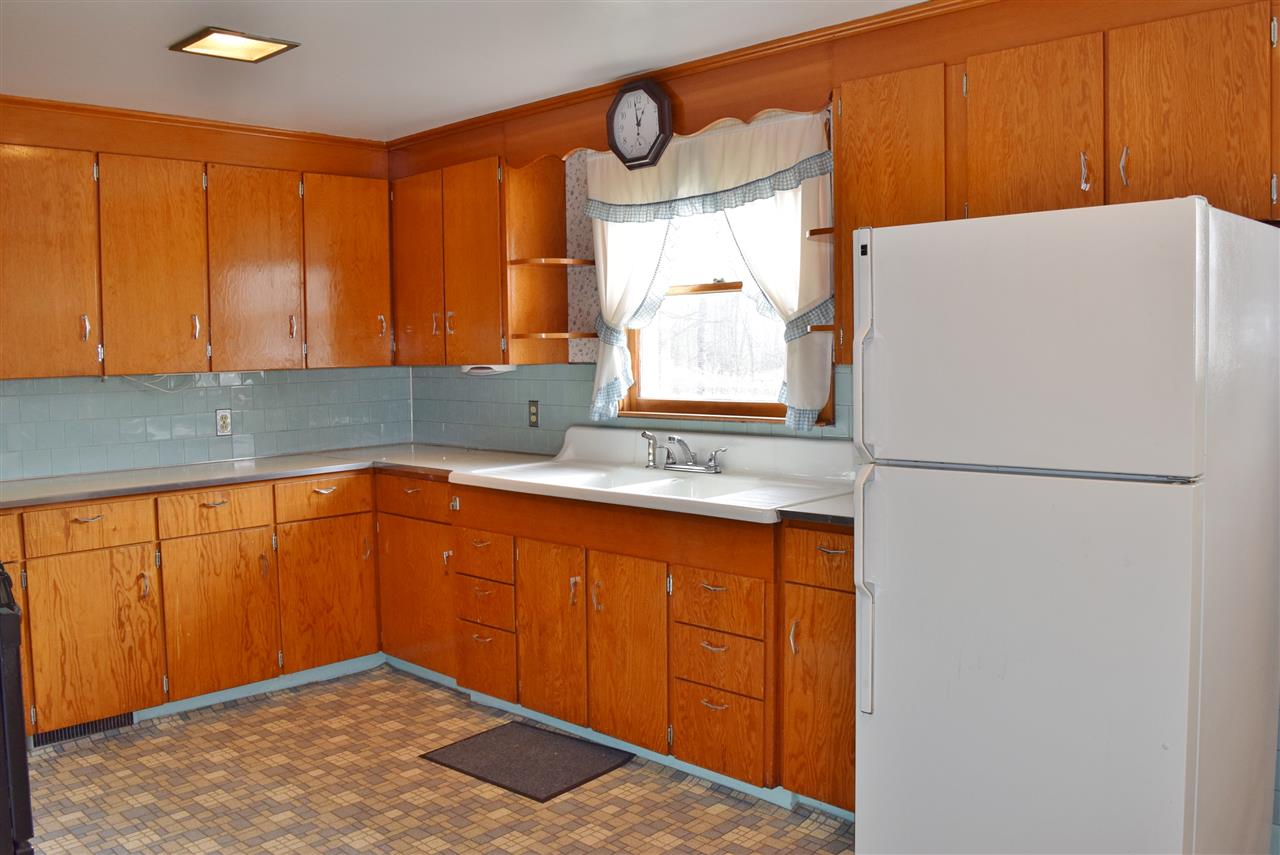184 East Main Street Lunenburg, VT 05906 - Photo 6 of 40