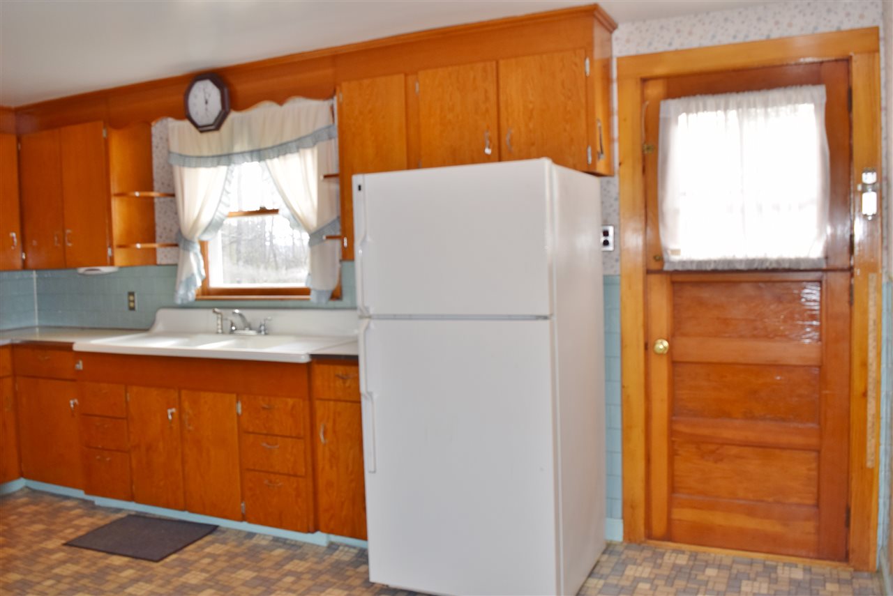 184 East Main Street Lunenburg, VT 05906 - Photo 7 of 40