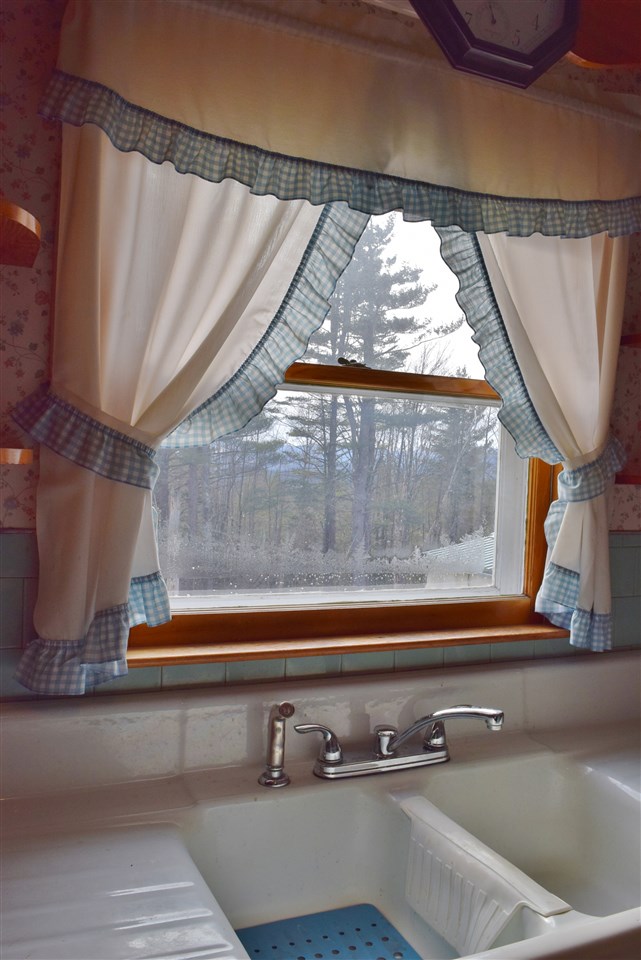 184 East Main Street Lunenburg, VT 05906 - Photo 8 of 40
