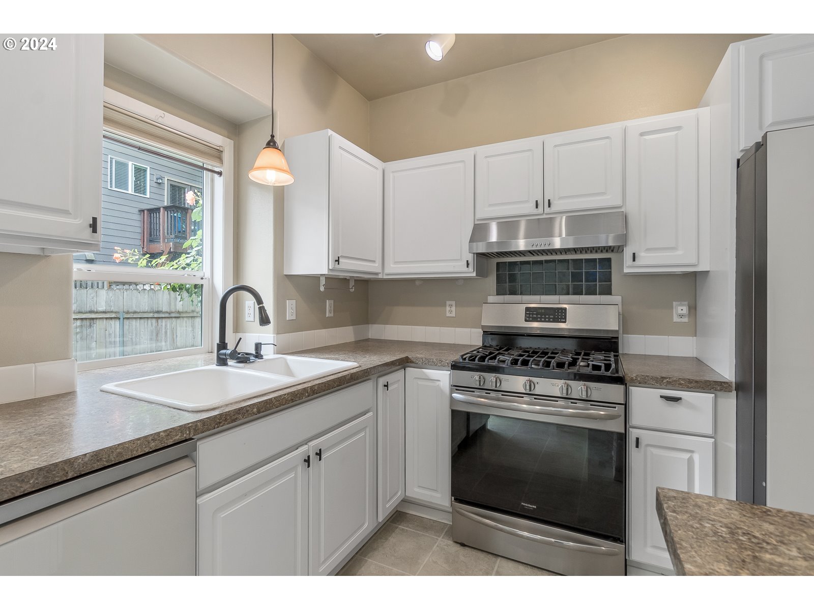 9493 Southwest Sutton Place Portland, OR 97223 - Photo 15 of 38 Kitchen